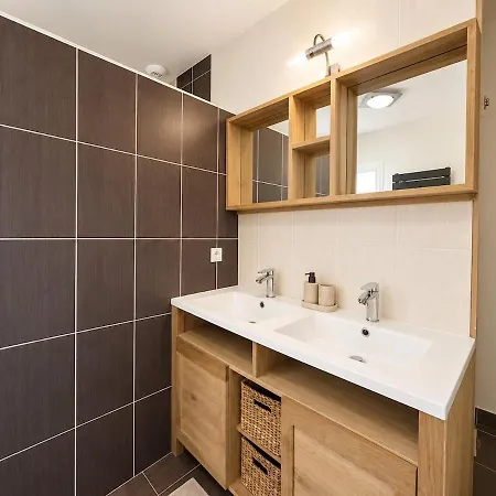 Grande Maison, 6 Personnes, Terrasse & Parking *
